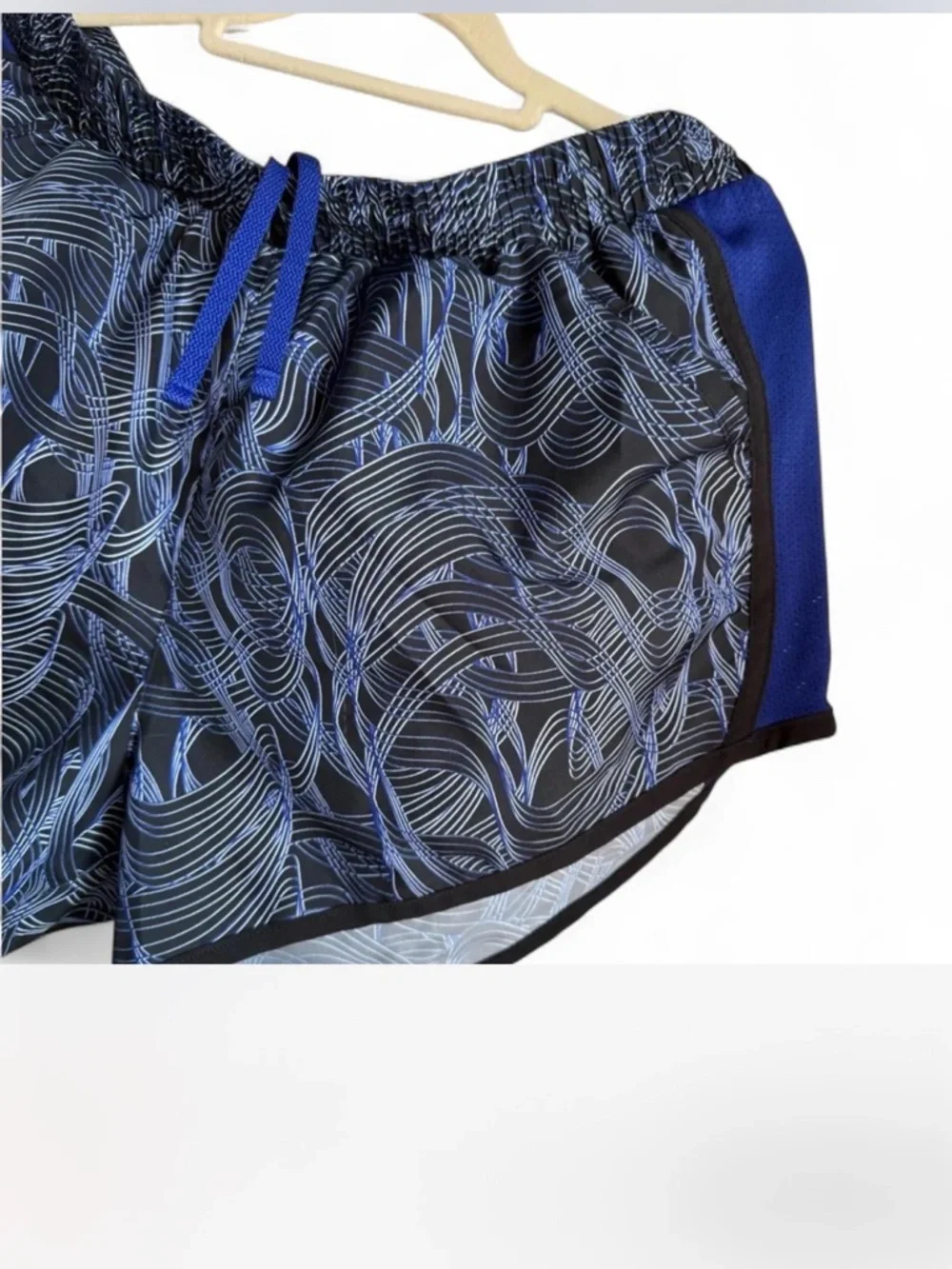Under Armour Women's Black & Blue Abstract Print Athletic Shorts